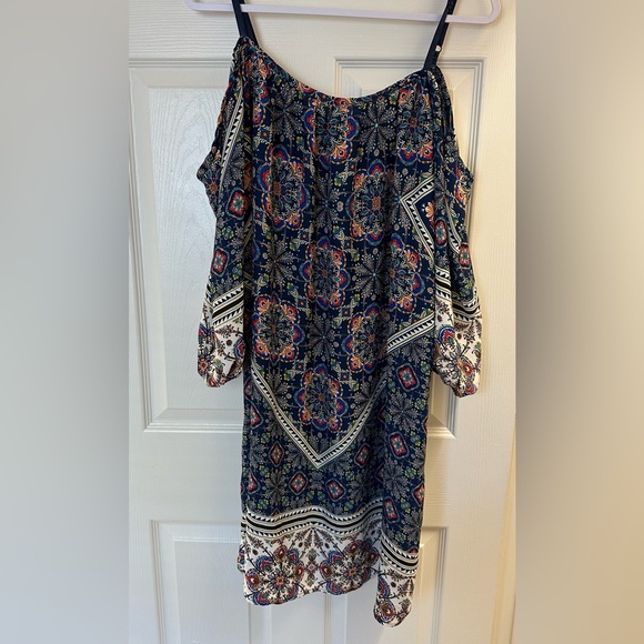 Avenue Dresses & Skirts - Avenue Open Shoulder Dress Size 3X